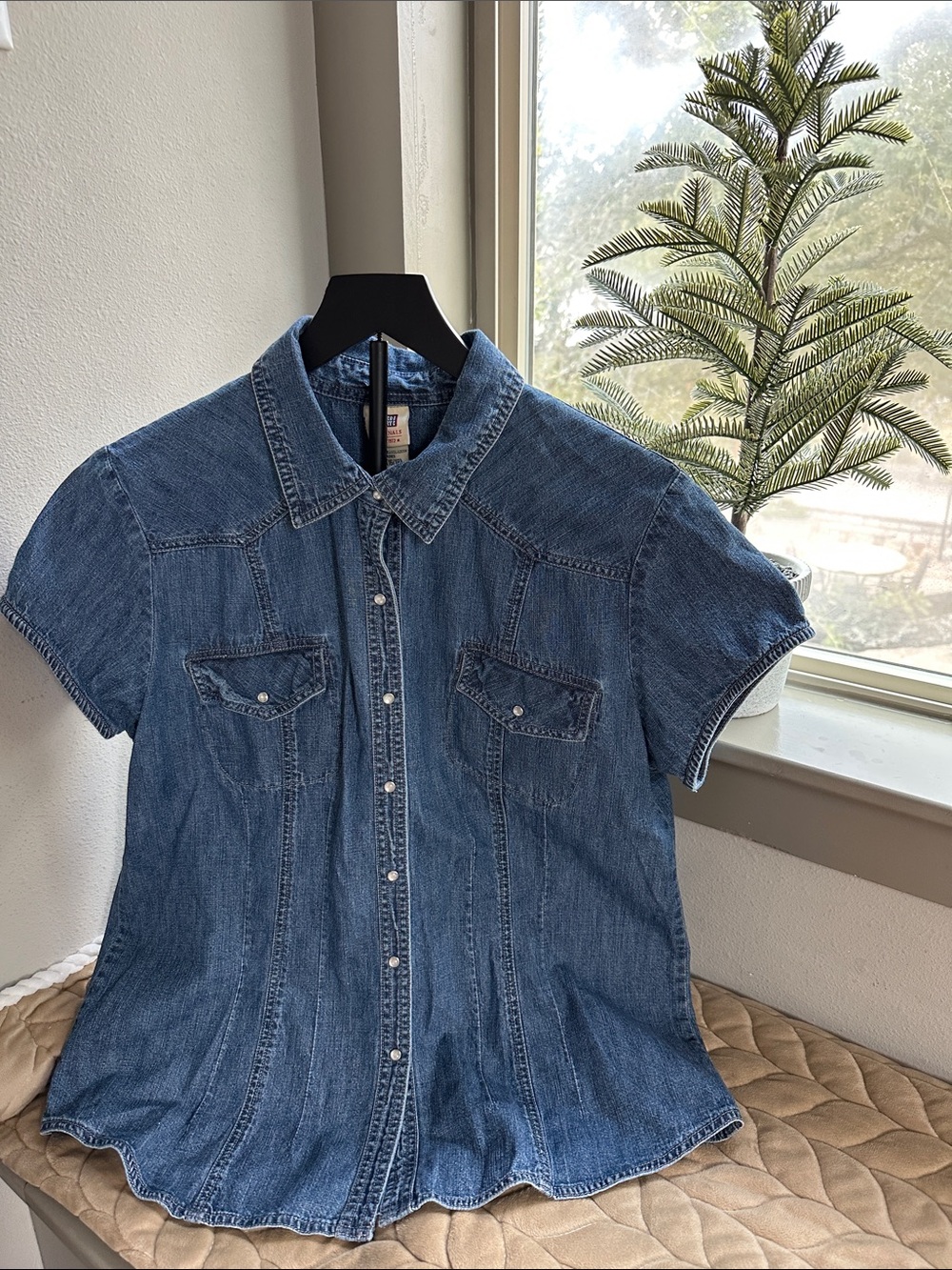 Faded Glory Medium Blue Denim Short-Sleeve Button-Front Shirt